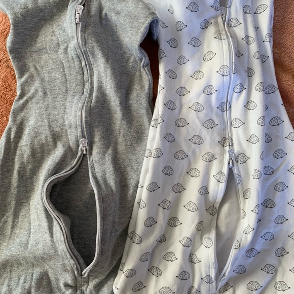 SOLD Arms half-up, 2-way zipper swaddle/sleepsack pack - Picture 2 of 5